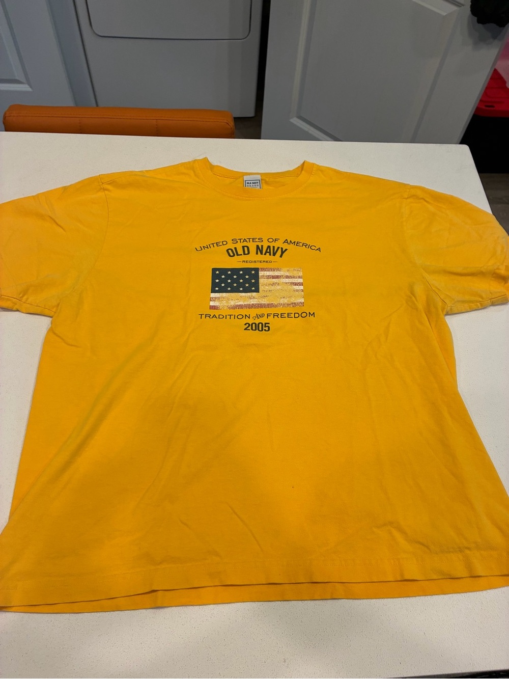 Vintage Old Navy XL Yellow USA Flag Graphic Print Crew Neck Short Sleeve Tee